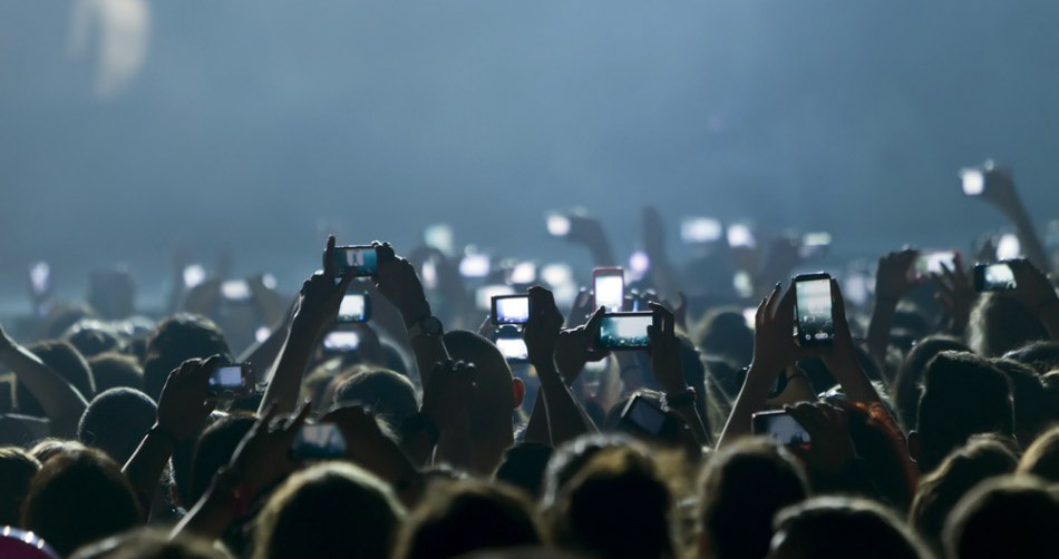 20562-people-taking-photos-at-concert.jpg